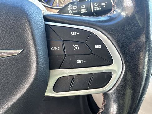 Used 2019 Chrysler Pacifica Touring-L FWD image 20