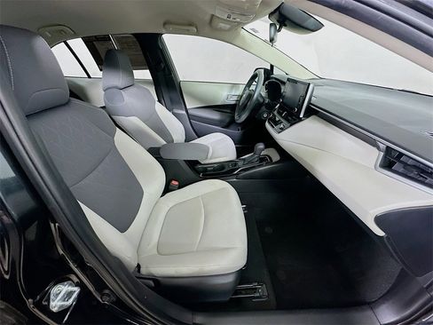 Used 2021 Toyota Corolla LE image 12