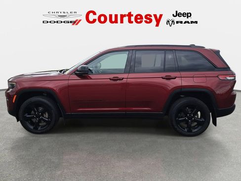 Certified 2023 Jeep Grand Cherokee Altitude AWD/4WD image 8