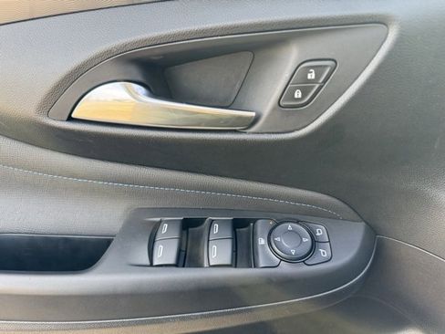 Used 2025 Buick Envista Sport Touring w/ Convenience I Package image 9