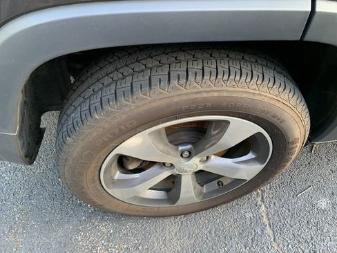 Certified 2020 Jeep Cherokee Limited AWD/4WD image 8