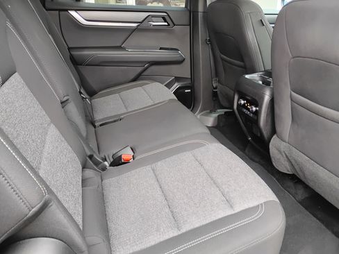 Used 2025 GMC Acadia Elevation image 18