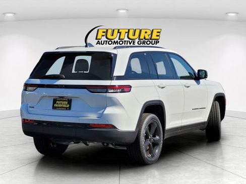 New 2025 Jeep Grand Cherokee Altitude image 3