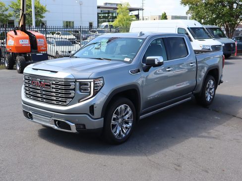Used 2025 GMC Sierra 1500 Denali w/ Denali Reserve Package AWD/4WD image 16