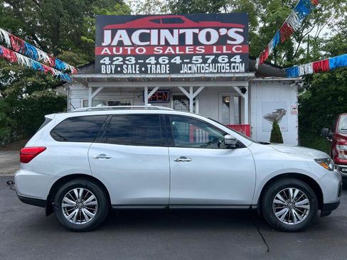 Used 2018 Nissan Pathfinder SL image 1