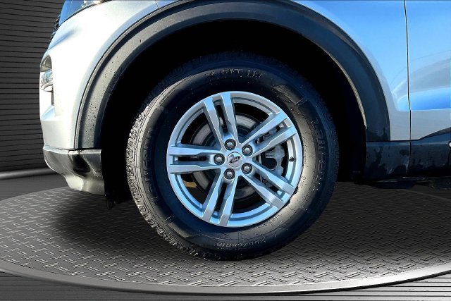 Used 2020 Ford Explorer XLT w/ Equipment Group 202A AWD/4WD image 34