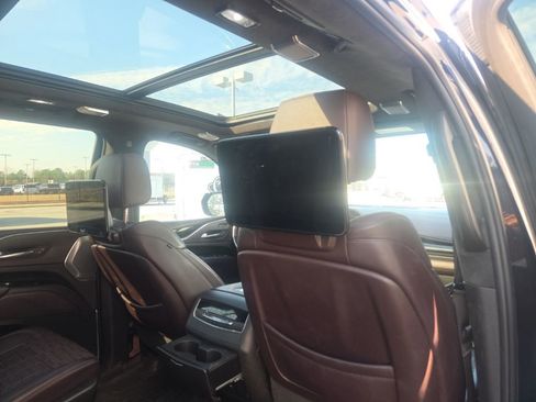 Used 2022 Cadillac Escalade Sport Platinum image 7
