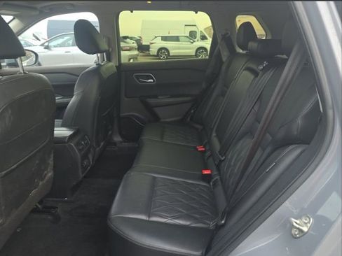 Used 2023 Nissan Rogue Platinum image 8