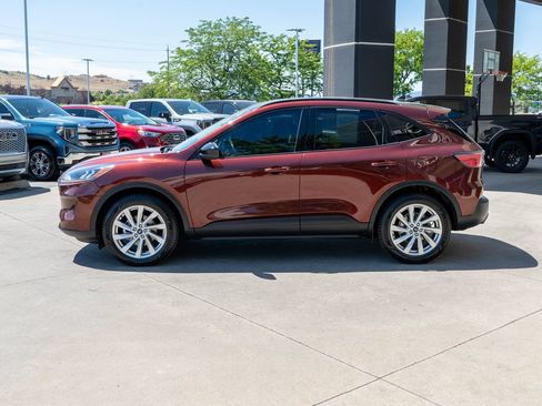 Used 2021 Ford Escape SE w/ SE Sport Appearance Package AWD/4WD image 4