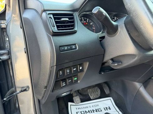 Used 2020 Nissan Rogue SV AWD/4WD image 19