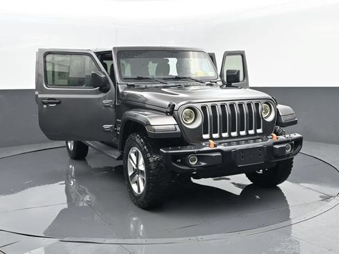 Used 2019 Jeep Wrangler Unlimited Sahara w/ Cold Weather Group AWD/4WD image 27