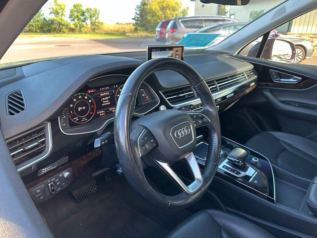Used 2017 Audi Q7 3.0T Prestige w/ Prestige Package AWD/4WD image 2