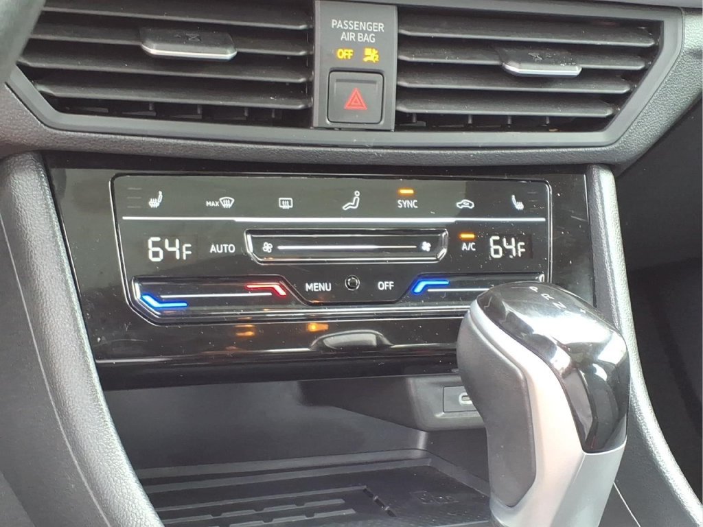 Used 2025 Volkswagen Jetta SE FWD image 6