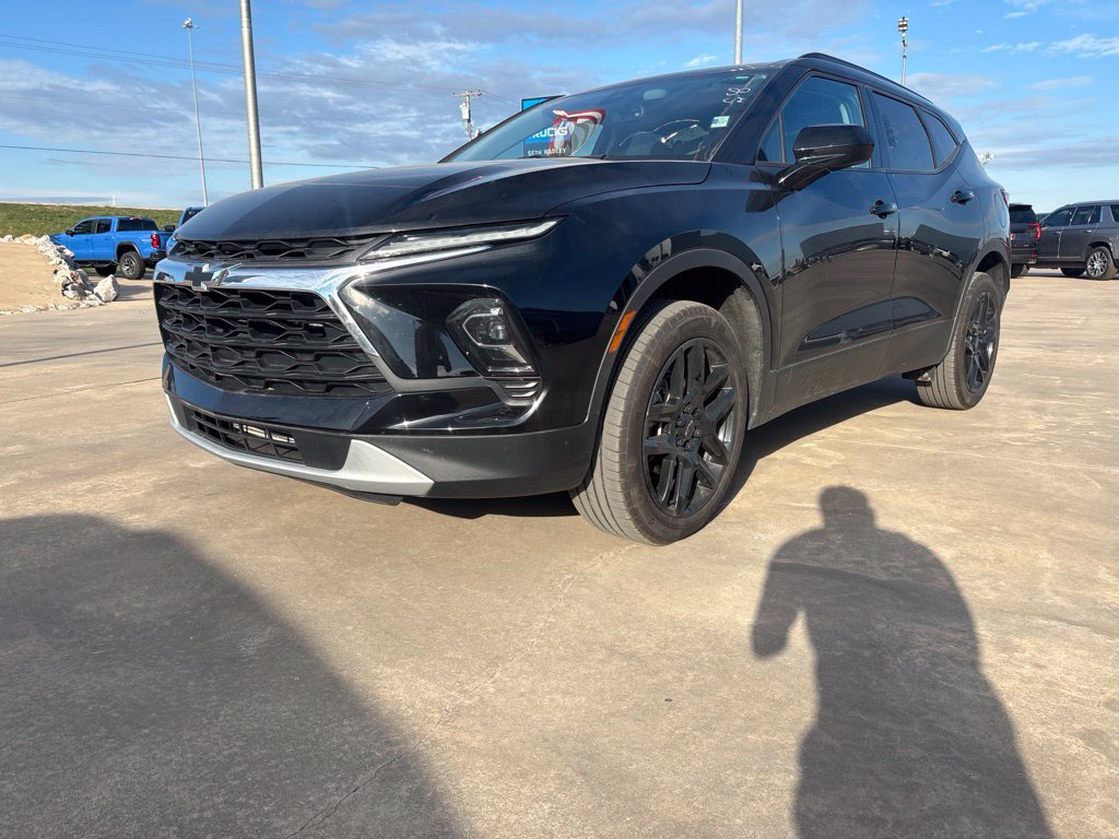 Used 2024 Chevrolet Blazer LT w/ Convenience Package FWD image 3