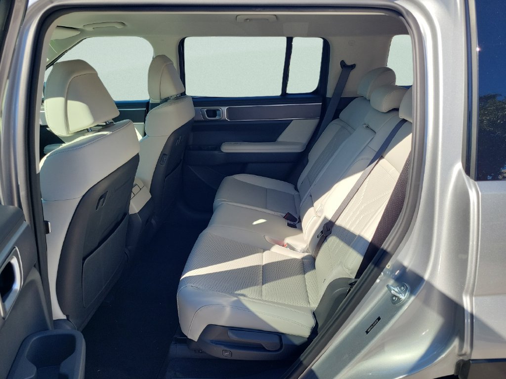 Certified 2025 Hyundai Santa Fe SEL FWD image 10