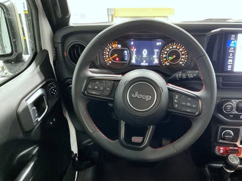 Used 2025 Jeep Wrangler Unlimited Rubicon AWD/4WD image 13