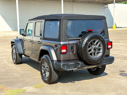 Used 2024 Jeep Wrangler Unlimited Sport AWD/4WD image 12