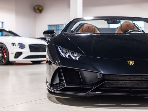 Used 2023 Lamborghini Huracan EVO AWD/4WD image 22
