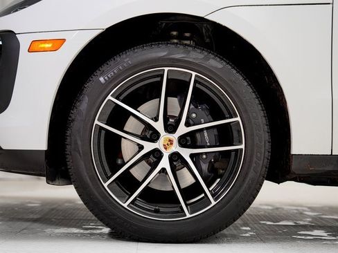 Used 2025 Porsche Macan image 31