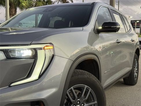 Used 2025 GMC Acadia Elevation image 6