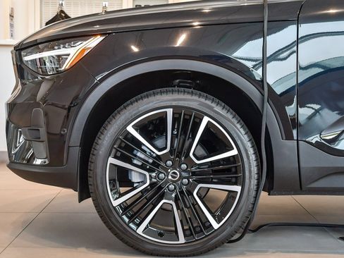 New 2025 Volvo XC40 B5 Ultra w/ Climate Package image 11