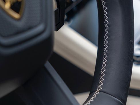 Used 2025 Lamborghini Urus SE image 14