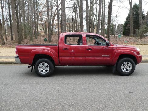 Used 2011 Toyota Tacoma PreRunner w/ SR5 Pkg #2 image 2