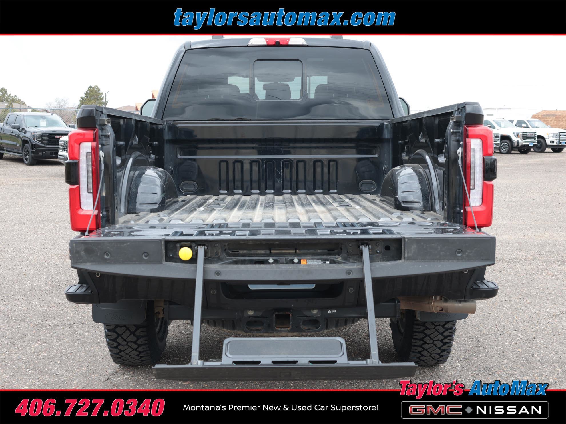 Used 2023 Ford F350 Platinum w/ Tremor Off-Road Package AWD/4WD image 45