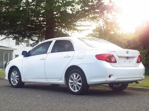 Used 2010 Toyota Corolla LE FWD image 3