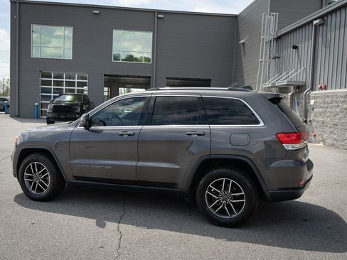 Used 2019 Jeep Grand Cherokee Laredo w/ Laredo X Package image 7