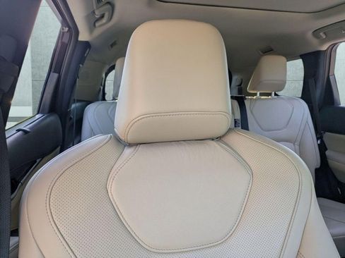 Used 2024 INFINITI QX60 Sensory w/ Cargo Package image 15