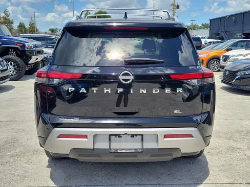 Certified 2024 Nissan Pathfinder SL FWD image 5