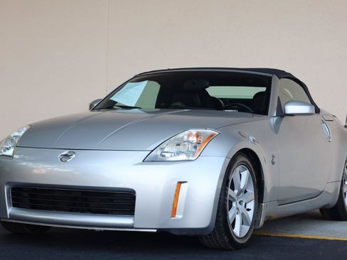 Used 2004 Nissan 350Z Touring RWD image 10