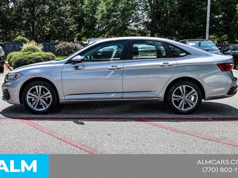 Used 2024 Volkswagen Jetta SE FWD image 10