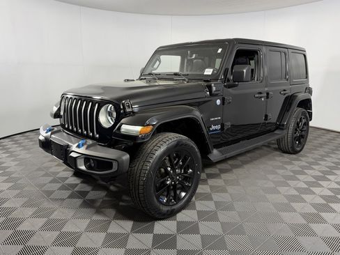 Used 2023 Jeep Wrangler Unlimited Sahara image 3