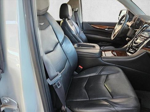 Used 2017 Cadillac Escalade Luxury image 22