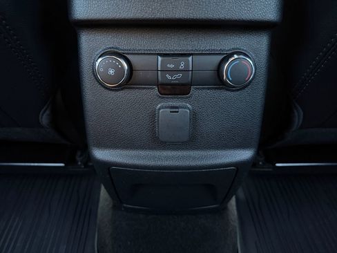 Used 2018 Ford Explorer XLT w/ Equipment Group 202A AWD/4WD image 32