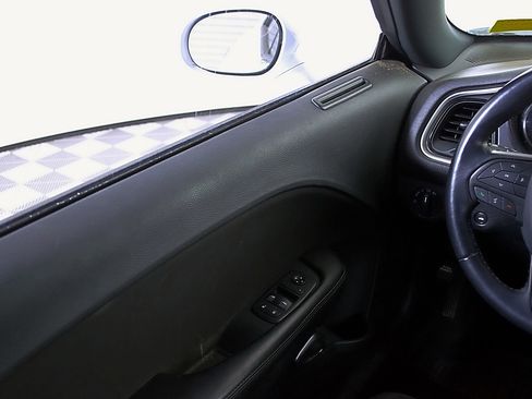 Used 2019 Dodge Challenger SXT image 19