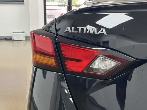 Used 2025 Nissan Altima 2.5 SV FWD image 10