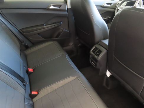 New 2026 Volkswagen Taos SE image 25