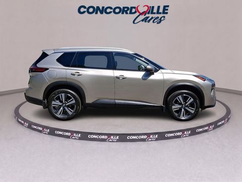 Used 2024 Nissan Rogue SL AWD/4WD image 7