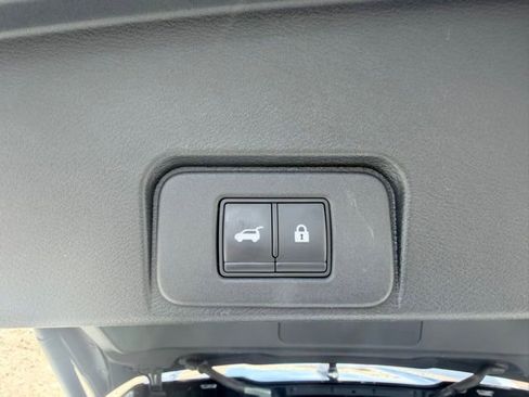 Certified 2022 Nissan Rogue Platinum w/ Head-Up Display Package image 36