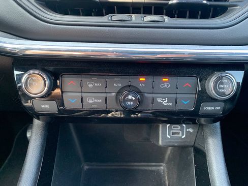 Used 2022 Jeep Compass High Altitude AWD/4WD image 25
