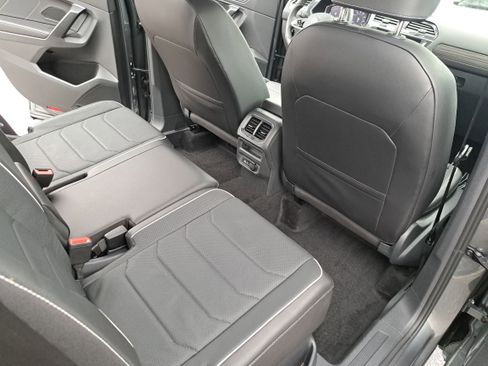 Certified 2024 Volkswagen Tiguan SEL R-Line image 11