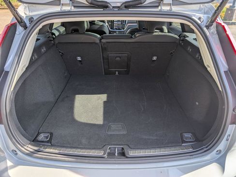 Used 2025 Volvo V60 B5 Cross Country Plus image 14