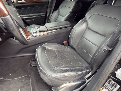 Used 2014 Mercedes-Benz GL 550 4MATIC image 30