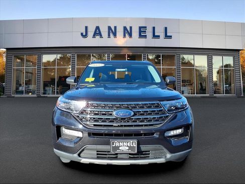 Used 2022 Ford Explorer XLT w/ Equipment Group 202A image 4