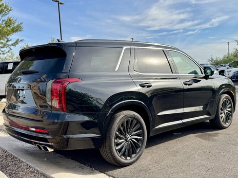 Used 2024 Hyundai Palisade Calligraphy image 3