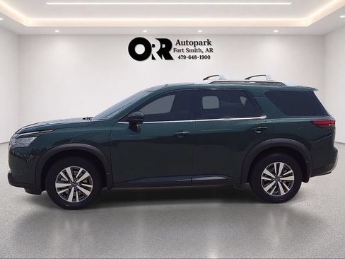 Used 2023 Nissan Pathfinder SL w/ Lighting Package (N92) AWD/4WD image 3