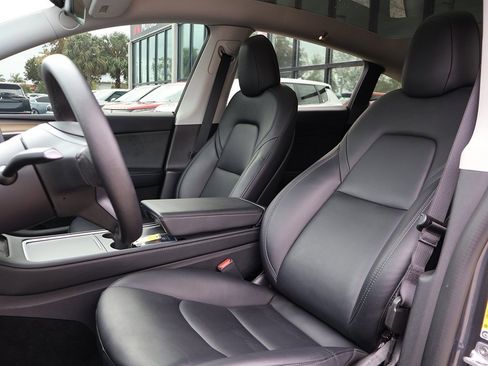 Used 2023 Tesla Model Y Long Range image 28